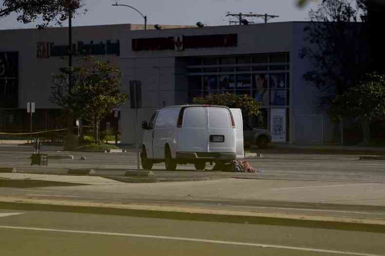 Van encontrada em estacionamento  investigada