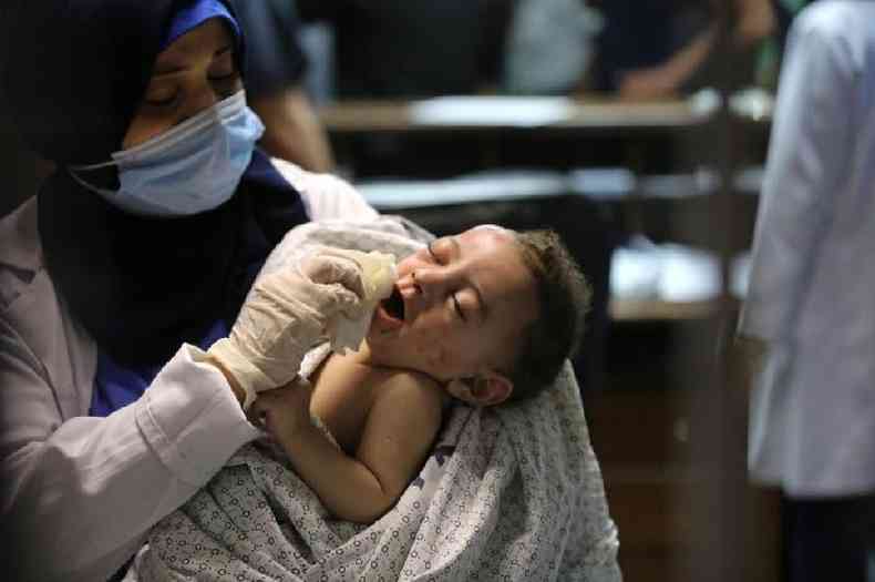 O pai do beb no estava em casa no momento do ataque. 'S tinha mulheres e crianas', disse ele.(foto: Getty Images)