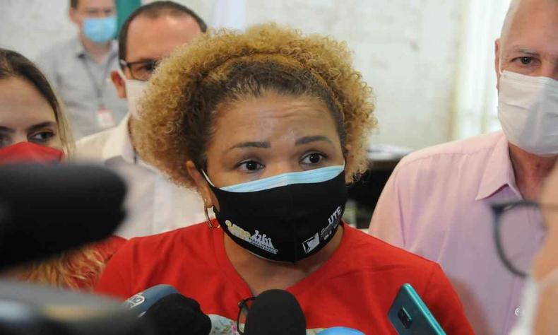 Na foto, Denise Romano, coordenadora-geral do SIND-UTE