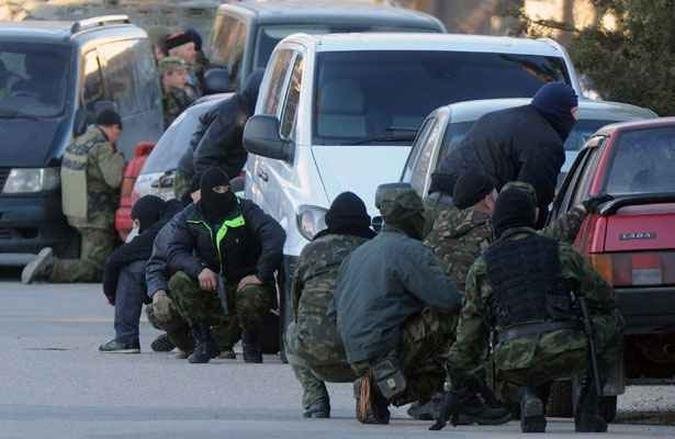 Neste sábado, militantes pró-Rússia invadiram uma base ucraniana próxima a Sebastopol(foto: VIKTOR DRACHEV / AFP) Neste sábado, militantes pró-Rússia invadiram uma base ucraniana próxima a Sebastopol(foto: VIKTOR DRACHEV / AFP)