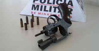 Arma usada no crime foi apreendida pela Polcia Militar(foto: Paulo Filgueiras/EM/DA Press)