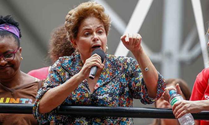 Dilma saiu em defesa do padrinho político na véspera do julgamento, em Porto Alegre(foto: AGPT) Dilma saiu em defesa do padrinho político na véspera do julgamento, em Porto Alegre(foto: AGPT)
