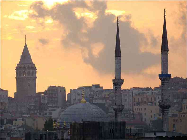  Sob domnio dos imprios Bizantino e Romano, Istambul se destaca por uma arquitetura ecltica que valoriza os estilos rabe e europeu (foto: Alfredo Dures/EM/D.A Press)