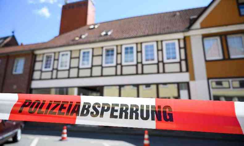 Casa  isolada em Wittingen, na regio norte, onde dois dos cinco corpos foram encontrados (foto: Christophe Gateau / dpa / AFP)