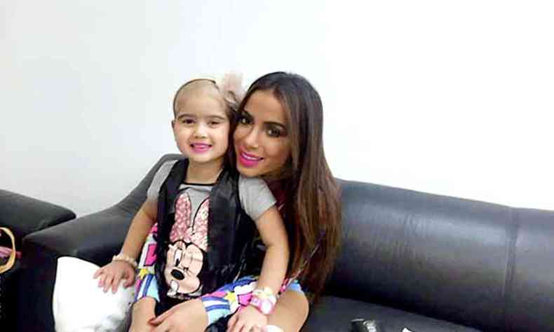 A pequena Sofia conquistou a ateno da cantora Anitta, quando estava no primeiro tratamento contra o cncer(foto: Instagran/Reproduo da Internet)