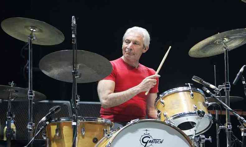 A morte do baterista Charlie Watts, aos 80 anos, foi anunciada ontem por sua famlia, sem especificar a doena  qual sucumbiu. Instrumentista teve cncer em 2004(foto: Liu Jin/AFP)