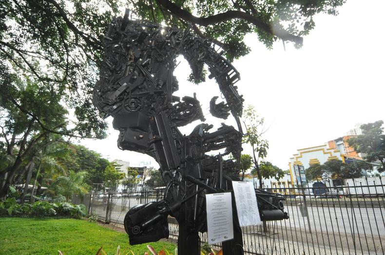 Escultura de Anita Gomes feita com sucata de metal