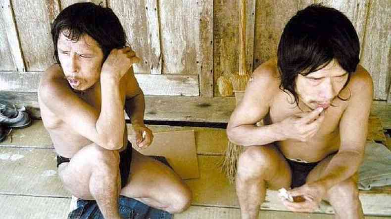 Dois indígenas Piripkura sentados