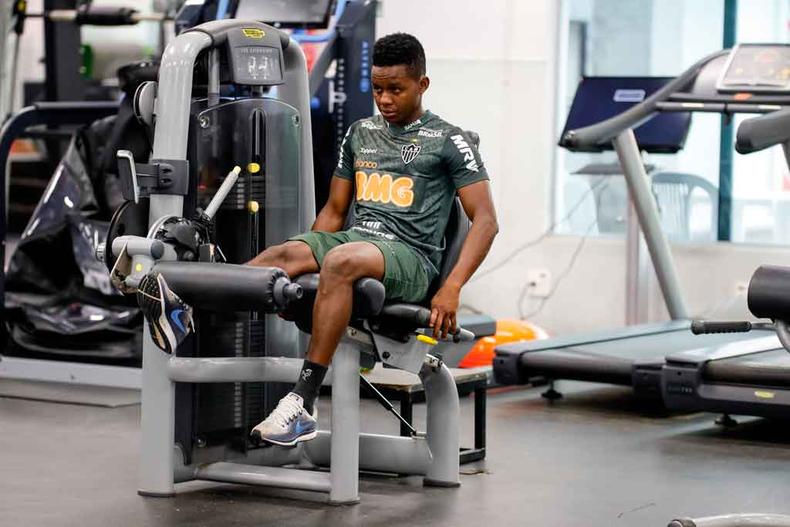 Cazares deixou o clássico ainda no primeiro tempo e ontem começou tratamento na Cidade do Galo(foto: Bruno Cantini/Atlético - 5/4/19) Cazares deixou o clássico ainda no primeiro tempo e ontem começou tratamento na Cidade do Galo(foto: Bruno Cantini/Atlético - 5/4/19)