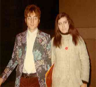 John Lennon e Lizzie Bravo, em 1967(foto: Lucy Rigo / Divulgao)