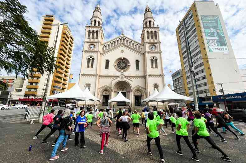 Evento reuniu centenas de pessoas na praa central de Pouso Alegre