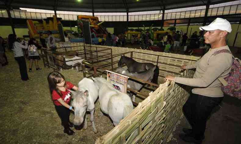 Com rea reservada para os pequenos, a exposio na Gameleira traz a fazenda para a cidade(foto: Juarez Rodrigues/EM/D.A Press)