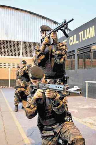 Militares se preparam para onda de protestos durante a Copa