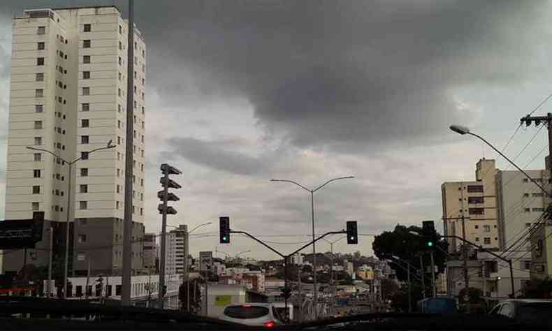 BH amanheceu com cu nublado. Defesa Civil alerta para possibilidade de chuva(foto: Jair Amaral/EM/DA Press)