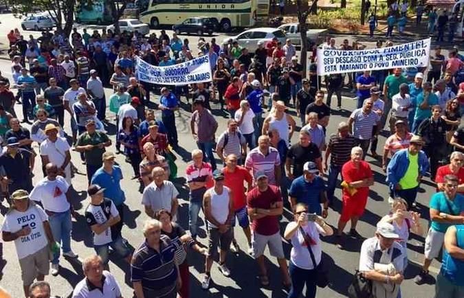 Servidores da segurança pública se reúnem em protesto na Praça da Liberdade(foto: Aspra/Facebook/Divulgação) Servidores da segurança pública se reúnem em protesto na Praça da Liberdade(foto: Aspra/Facebook/Divulgação)