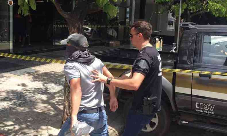 Funcionrios foram presos na manh desta quinta-feira(foto: Guilherme Paranaiba/EM/D.A PRESS)