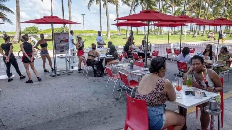 Restaurantes na Flórida reabriram em maio(foto: EPA) Restaurantes na Flórida reabriram em maio(foto: EPA)
