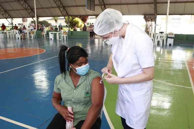 Uberlndia retoma vacinao do grupo geral aps dois dias de aplicao da segunda dose(foto: Danilo Henriques/Prefeitura de Uberlndia)