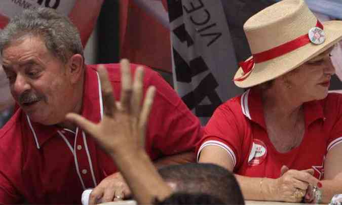 Lula durante a campanha municipal de 2012: PT teria levado US$ 200 milhes em propinas, segundo ex-gerente da Petrobras Pedro Barusco(foto: Michel Filho/Agncia O Globo)