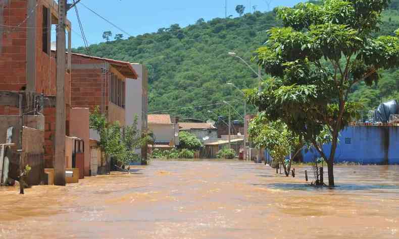 Chuvas em Aimorés deixaram rastros na cidade
