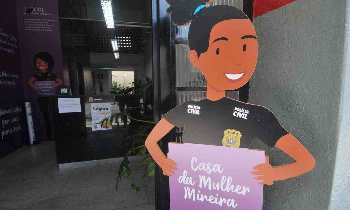 Lei que prevê delegacias da mulher 24h no país não avança - Nacional -  Estado de Minas