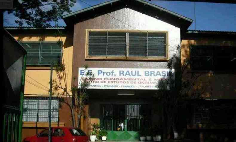 Escola Estadual Raul Brasil foi vtima da falta de segurana nas escolas (foto: Reproduo/Google Street View)