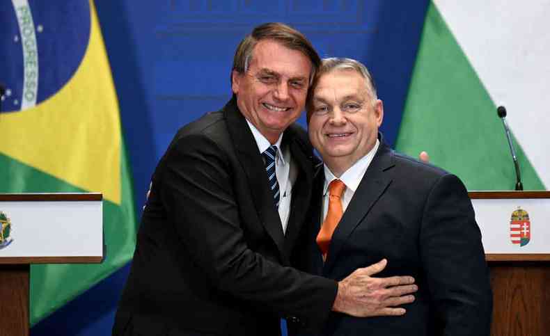 Bolsonaro abraa Viktor Orbn