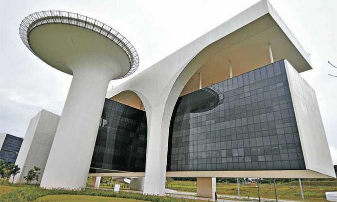 O Palácio Tiradentes, que integra o conjunto da Cidade Administrativa, foi projetado por Oscar Niemeyer e inaugurado em 2010 (foto: Alexandre Guzanshe/EM/D.A Press ) O Palácio Tiradentes, que integra o conjunto da Cidade Administrativa, foi projetado por Oscar Niemeyer e inaugurado em 2010 (foto: Alexandre Guzanshe/EM/D.A Press )