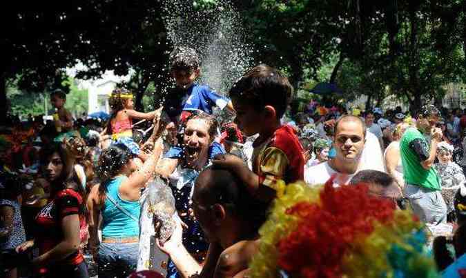 Crianas brincam o carnaval no Bloco Largo do Machadinho, mas no Largo do Suquinho(foto: Tomaz Silva/Agncia Brasil)