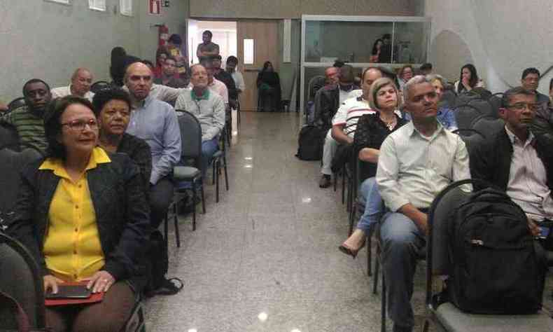 Em reunio na sede do Sindicato dos Professores, em BH, J Moraes (e) teve o nome aprovado pela direo do PCdoB(foto: PCdoB/Divulgao)