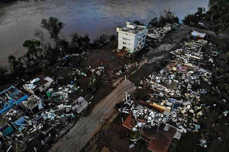Vista aérea da destruição provocada pelo ciclone em Muçum, onde houve maior número de vítimas: 15(foto: AFP) Vista aérea da destruição provocada pelo ciclone em Muçum, onde houve maior número de vítimas: 15