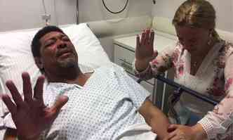 Do hospital, pastor Valdemiro Santiago divulgou vdeo dizendo que est bem(foto: Reproduo internet/Facebook)