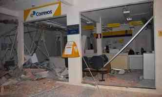 Agncia dos Correios ficou destruda com o impacto da exploso(foto: Gazeta de Araua/Divulgao)