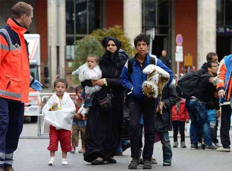 A Comisso Europeia propor  Frana, Alemanha e Espanha que recebam 71.305 solicitantes de asilo que entraram em pases do bloco.(foto: AFP PHOTO / CHRISTOF STACHE )