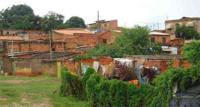 Favela em Montes Claros: a chegada de populao sem instruo e com baixa renda de municpios menores pode resultar em favelizao(foto: Luiz Ribeiro/EM/DA Press)