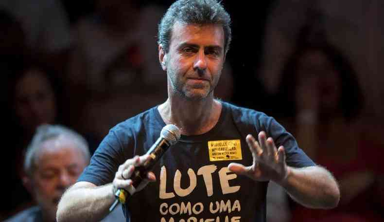 Marcelo Freixo usa blusa: 'Lute como uma Marielle'