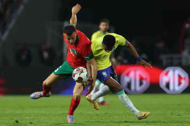 Na primeira partida aps o fiasco da Copa do Mundo do Catar, Seleo Brasileira, do interino Ramon Menezes,  derrotada pelo Marrocos por 2 a 1