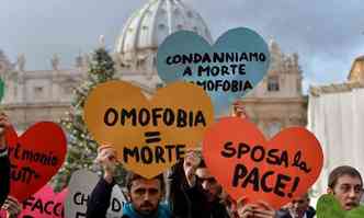 Movimento Gay italiano em protesto no Vaticano, em 2012(foto: AFP PHOTO / VINCENZO PINTO)