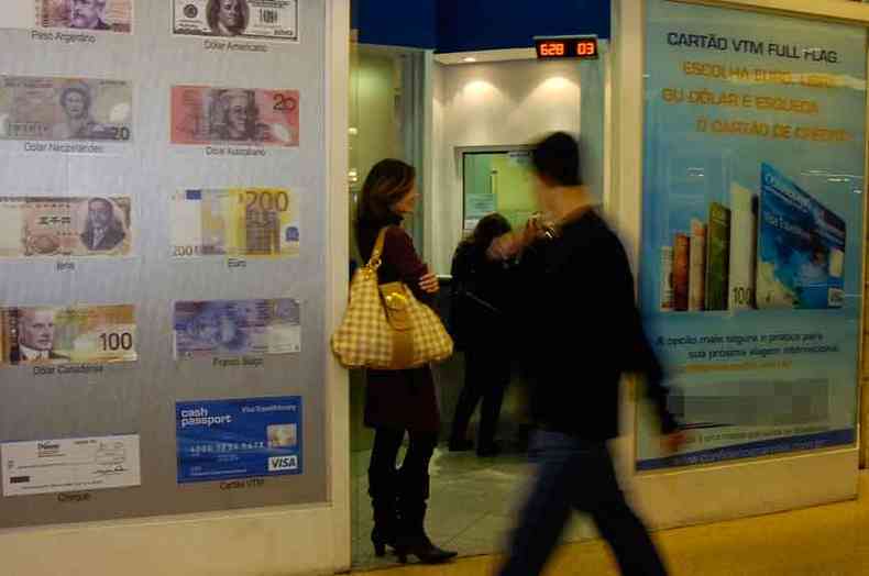 Agncia de cmbio em BH: com novas medidas, ser mais fcil fazer remessas ao exterior e pagamentos em dlar a partir de contas mantidas no Brasil (foto: Cristina Horta/EM/D.A Press 26/7/11)
