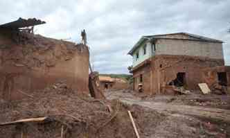 Subdistrito de Bento Rodrigues, em Mariana, foi devastado durante rompimento da barragem(foto: Alexandre Guzanshe/EM/D.A Pres)