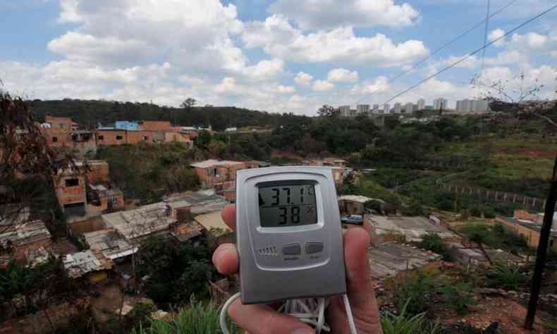 Reportagem do EM mediu temperatura acima dos 37C no Bairro Bonsucesso, um dos includos na lista de risco, e de 39C no Cenculo (abaixo)