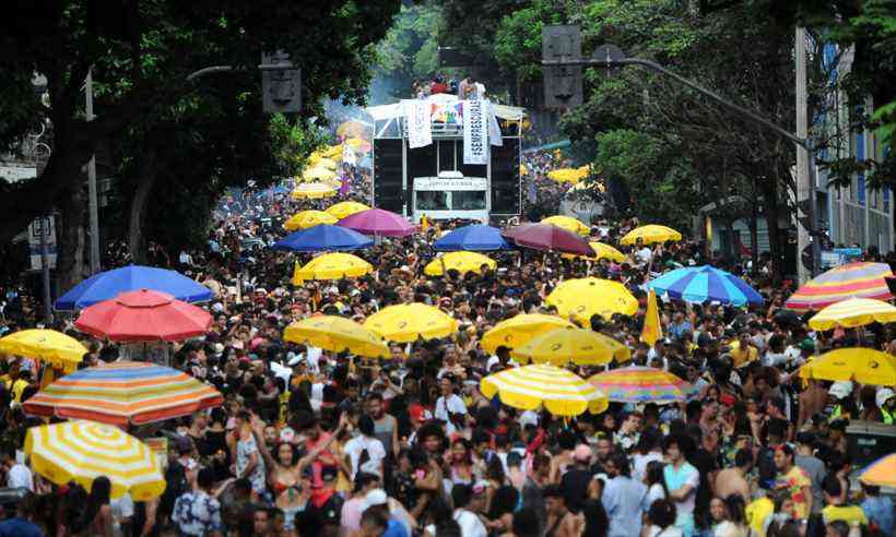 Aglomerações no carnaval elevam risco de disseminação de sarampo - Nacional - Estado de Minas