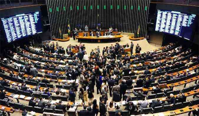 Plenrio da Cmara dos Deputados: pesquisa feita ao longo de trs legislaturas mostra tambm que muitos temas unem at mesmo adversrios polticos como PT e PSDB(foto: Gustavo Lima / Cmara dos Deputados)