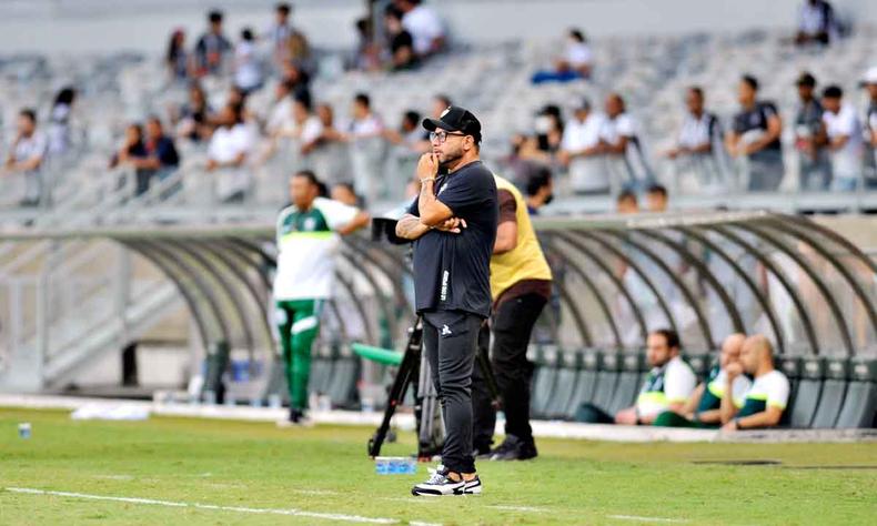O tcnico Antonio Mohamed 