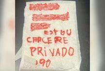 Mulher  resgatada aps pedir socorro em papel higinico
