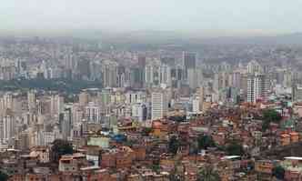 Vista do Morro do Papagaio e barragem Santa Lcia, na Regio Centro-Sul de Belo Horizonte(foto: Edsio Ferreira/EM/DA Press)