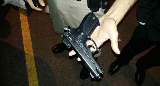 Ladrão usou uma arma de brinquedo para render as vítimas(foto: Thiago Lemos/EM/D.A.Press)