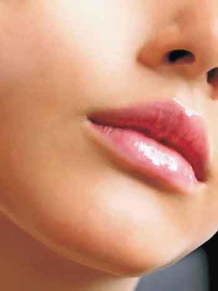 rosto mostrando os l�bios