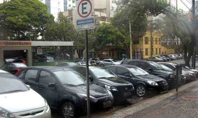 Vagas nas ruas sero extintas com a criao de estacionamentos subterrneos em BH(foto: Cristina Horta/EM/D.A Press)
