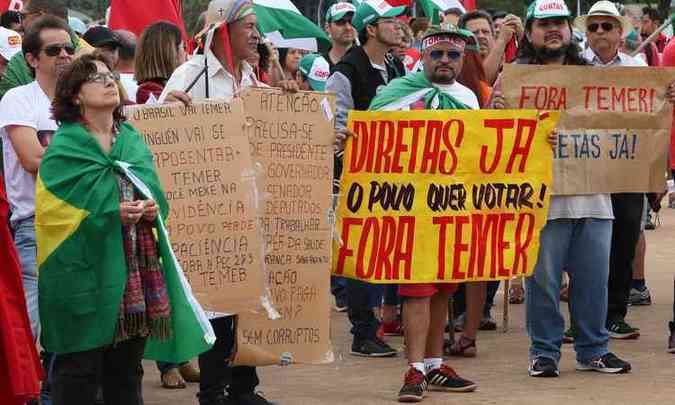 Manifestaes nas ruas acrescentaram o 'Diretas J' ao j pedido 'Fora Temer'(foto: Lula Marques / AGPT)